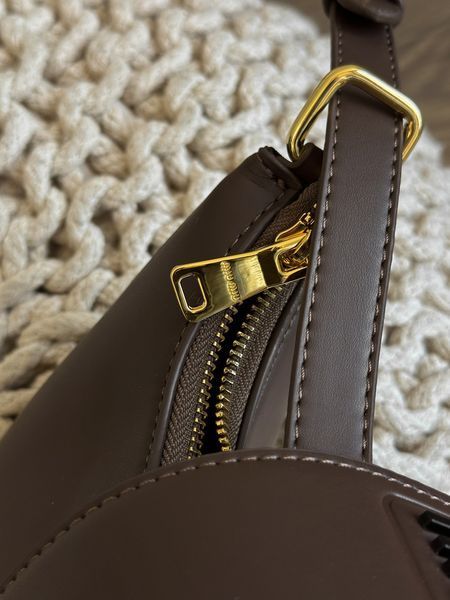Cумка Miu Miu Leather Hobo Bag in Brown 99528 фото