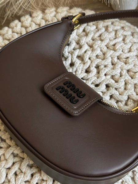 Cумка Miu Miu Leather Hobo Bag in Brown 99528 фото