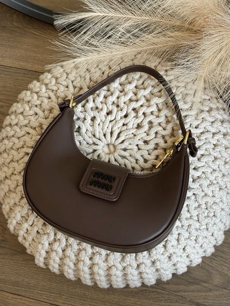 Cумка Miu Miu Leather Hobo Bag in Brown 99528 фото