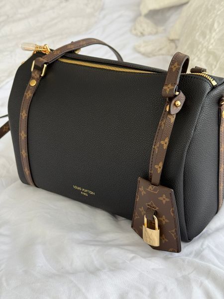 Сумка Louis Vuitton The Express PM in Black Calfskin Leather/Gold Hardware 591 фото