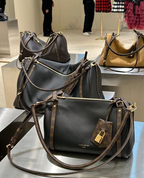 Сумка Louis Vuitton The Express PM in Black Calfskin Leather/Gold Hardware 591 фото