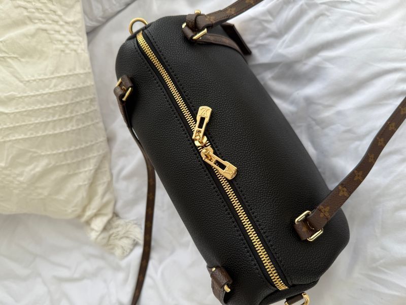 Сумка Louis Vuitton The Express PM in Black Calfskin Leather/Gold Hardware 591 фото