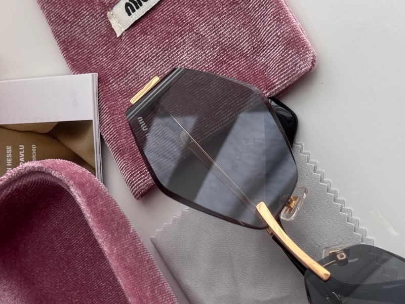 Окуляри Miu Miu Sunglasses MU 140AV 5AK-101 Black/Gold 0319 фото