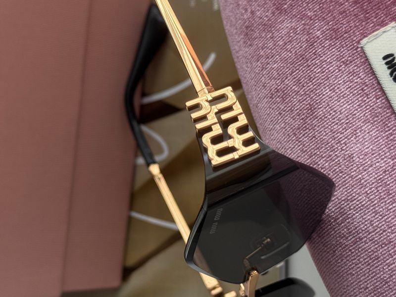 Окуляри Miu Miu Sunglasses MU 140AV 5AK-101 Black/Gold 0319 фото