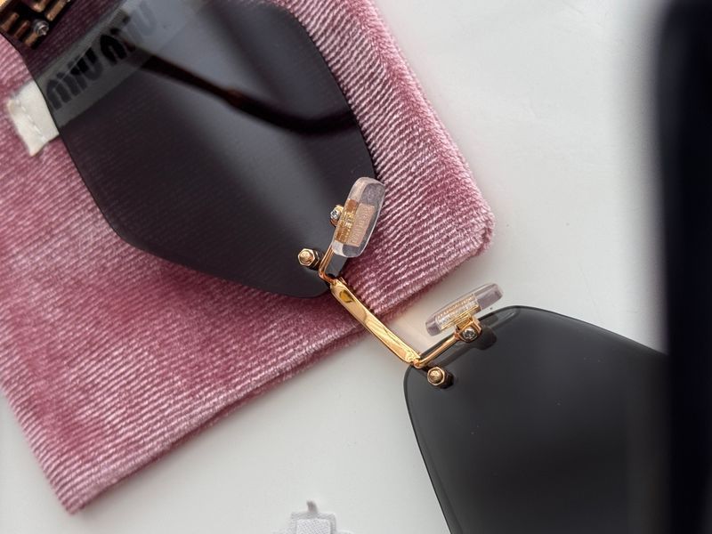Окуляри Miu Miu Sunglasses MU 140AV 5AK-101 Black/Gold 0319 фото