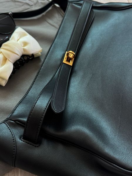 Сумка Balenciaga Bel Air Shoulder Bag Small in Black Smooth Calfskin/Aged-Gold Hardware 12592 фото