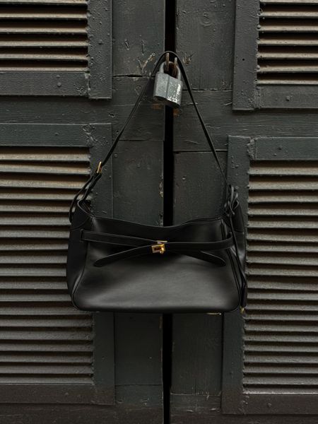 Сумка Balenciaga Bel Air Shoulder Bag Small in Black Smooth Calfskin/Aged-Gold Hardware 12592 фото