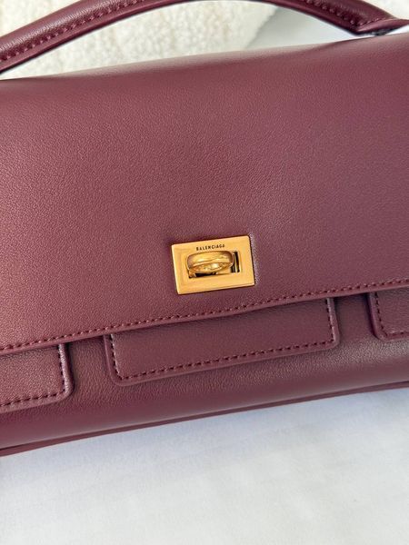 Сумка Balenciaga Bel Air Small Clutch in Burgundy Smooth Calfskin/Aged-Gold Hardware 501 фото