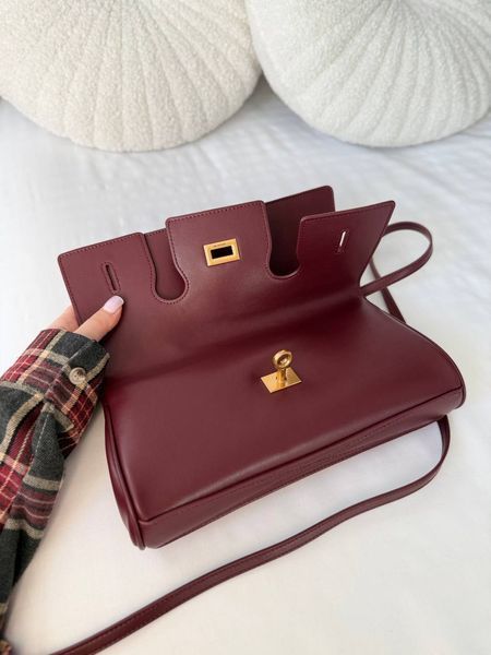 Сумка Balenciaga Bel Air Small Clutch in Burgundy Smooth Calfskin/Aged-Gold Hardware 501 фото