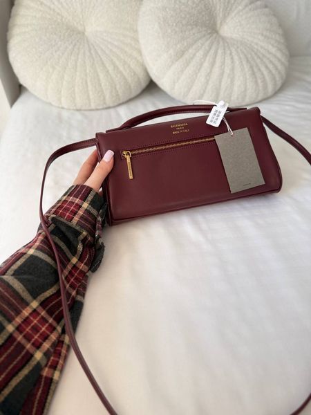 Сумка Balenciaga Bel Air Small Clutch in Burgundy Smooth Calfskin/Aged-Gold Hardware 501 фото