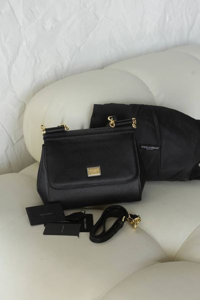 Сумка Dolce & Gabbana Sicily Medium Bag in Black Dauphine Calfskin 19015 фото