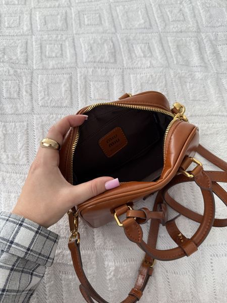 Сумка Miu Miu Arcadie Leather Top-Handle Bag in Cognac Брендовая женская сумка Miu Miu Arcadie Leather Top-Handle Bag in Cognac 476 фото