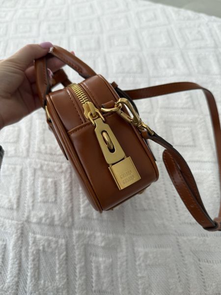 Сумка Miu Miu Arcadie Leather Top-Handle Bag in Cognac Брендовая женская сумка Miu Miu Arcadie Leather Top-Handle Bag in Cognac 476 фото