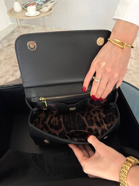 Сумка Dolce & Gabbana Sicily Medium Bag in Black Dauphine Calfskin 19015 фото