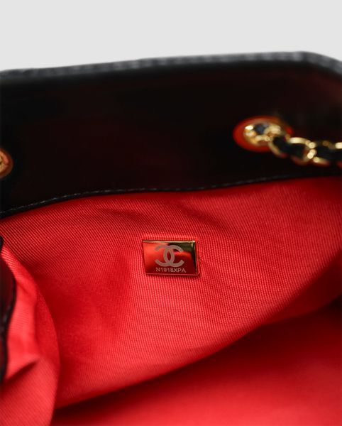 Сумка Chanel Button Bucket Crossbody Bag Lambskin Black 991071 фото