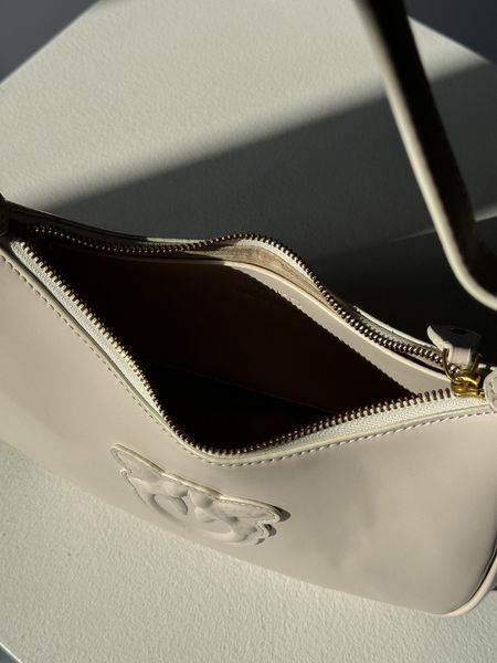 Сумка Pinko Half Moon Bag Simply Cream With Leather Buckle 99304 фото