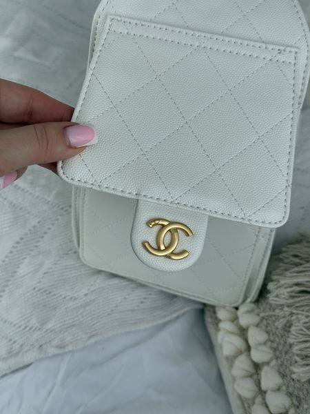 Сумка Chanel 25 Small Handbag in White Grained Calfskin & Gold-Tone Metal 164 фото