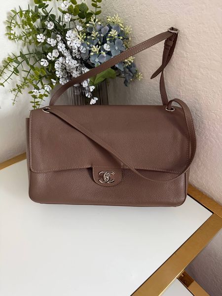 Сумка Chanel Maxi "Souplissimo" Small Flap Bag in Brown Grained Calfskin with Silver Hardware 657 фото