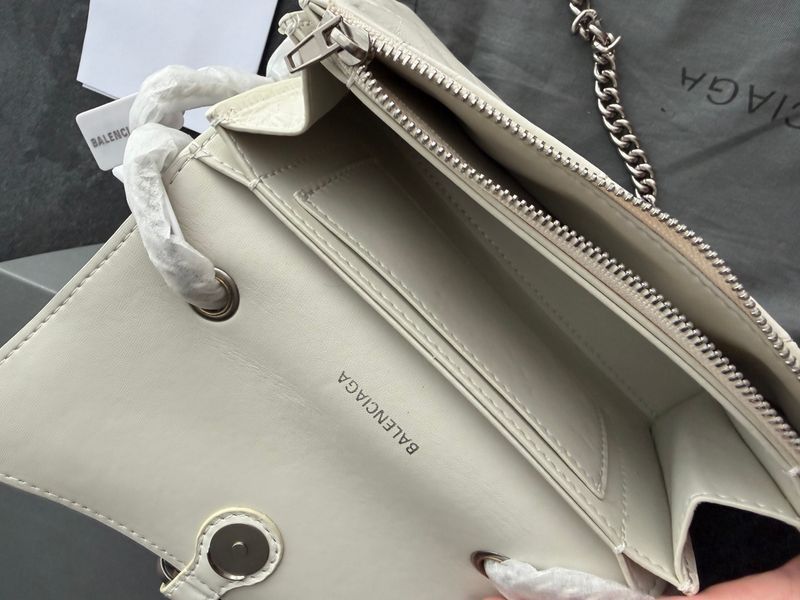 Сумка Balenciaga Crush XS Chain Bag in White Quilted Leather with Aged-Silver Hardware Premium 01226 фото