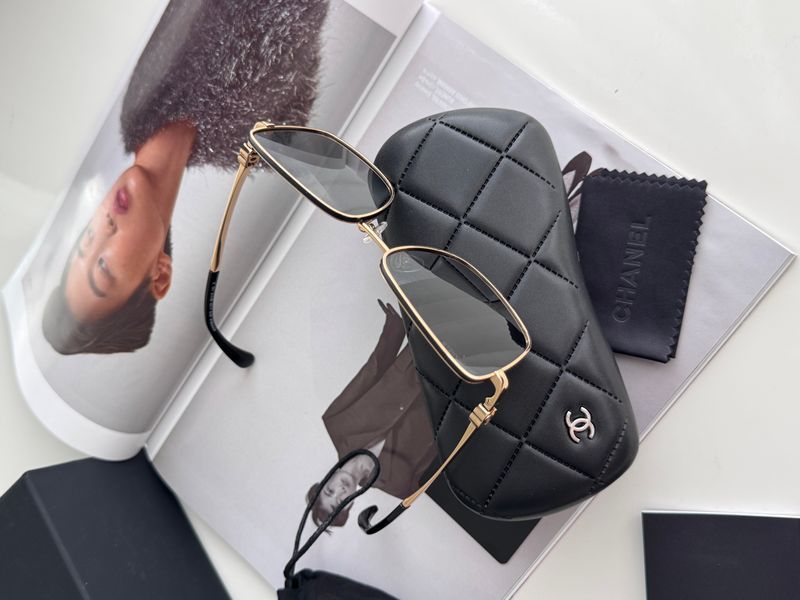 Окуляри Chanel Sunglasses 2219 C.124 S Black/Gold 1406 фото