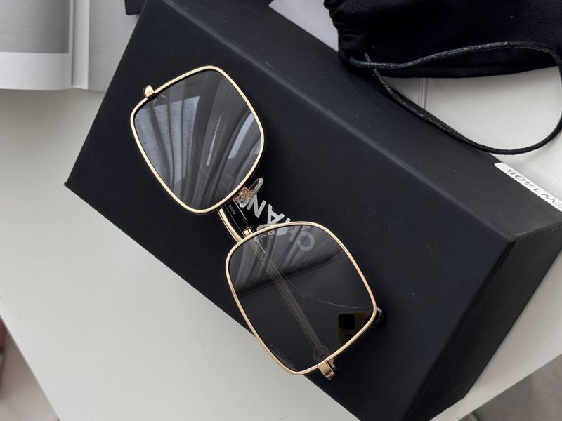 Окуляри Chanel Sunglasses 2219 C.124 S Black/Gold 1406 фото