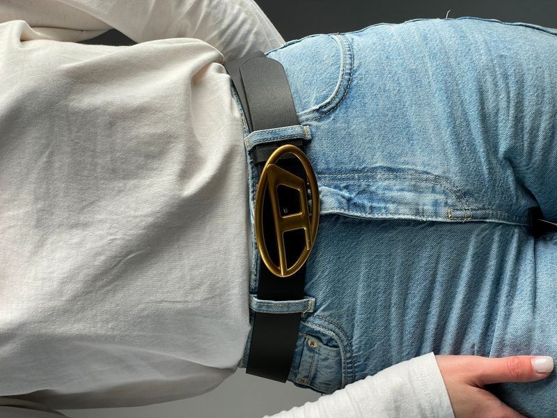 Ремінь Diesel Slim Glittery Belt with Oval D Gold Buckle 66134 фото