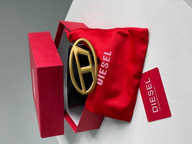 Ремінь Diesel Slim Glittery Belt with Oval D Gold Buckle 66134 фото