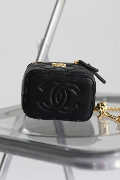 Cумка Chanel Pearl Crush Mini Vanity Bag in Black Quilted Lambskin 393 фото