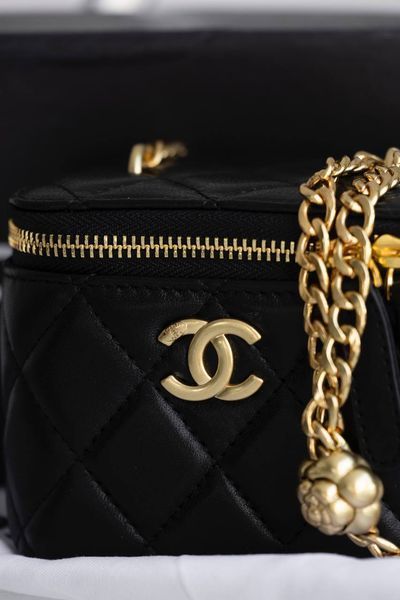Cумка Chanel Pearl Crush Mini Vanity Bag in Black Quilted Lambskin 393 фото