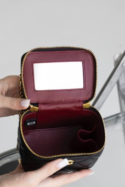 Cумка Chanel Pearl Crush Mini Vanity Bag in Black Quilted Lambskin 393 фото