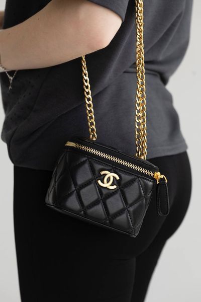 Cумка Chanel Pearl Crush Mini Vanity Bag in Black Quilted Lambskin 393 фото