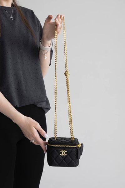 Cумка Chanel Pearl Crush Mini Vanity Bag in Black Quilted Lambskin 393 фото
