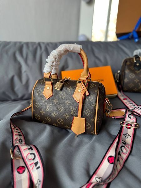 Сумка Louis Vuitton Speedy Bandouliere 20 in Monogram Canvas/Gold Hardware/Fuchsia Strap 1055 фото