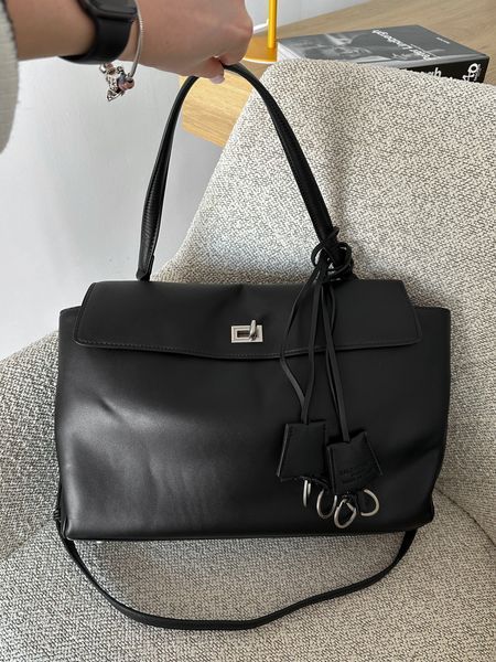 Cумка Balenciaga Rodeo Handbag Medium in Black Smooth Calfskin/Aged-Silver Hardware 0481 фото
