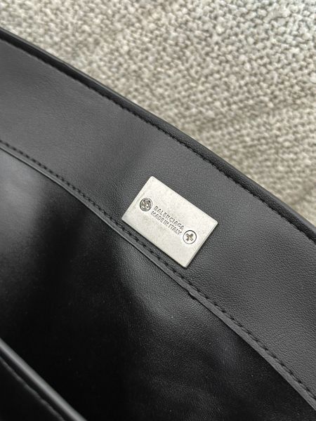 Cумка Balenciaga Rodeo Handbag Medium in Black Smooth Calfskin/Aged-Silver Hardware 0481 фото