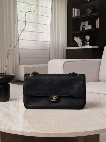 Сумка Chanel Maxi "Souplissimo" Small Flap Bag in Black Grained Calfskin with Gold Hardware 657 фото