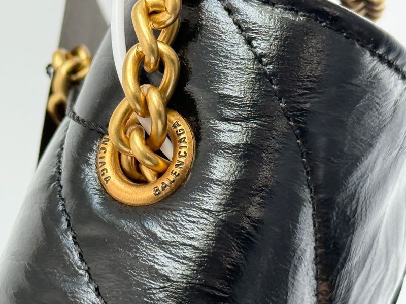 Cумка Balenciaga Crush Small Chain Bag in Black Quilted Leather/Gold Chain 18018 фото