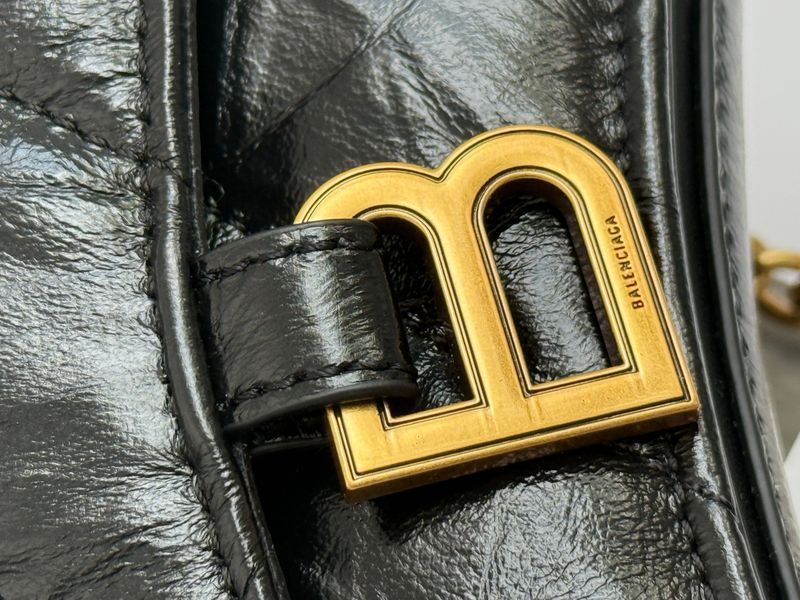Cумка Balenciaga Crush Small Chain Bag in Black Quilted Leather/Gold Chain 18018 фото