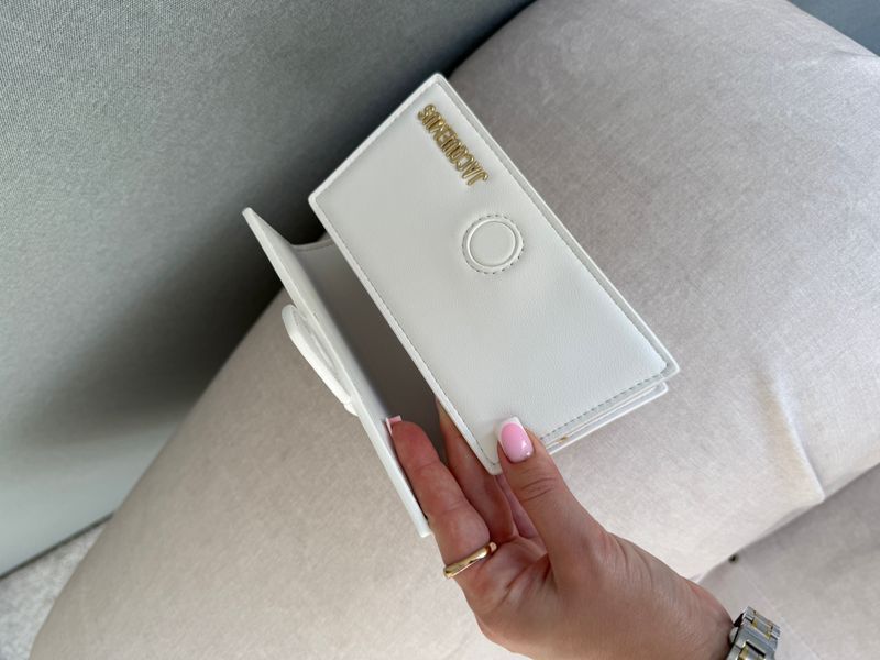Сумка Jacquemus Le Bambino Small Handbag With Adjustable Crossbody in White Leather 499 фото