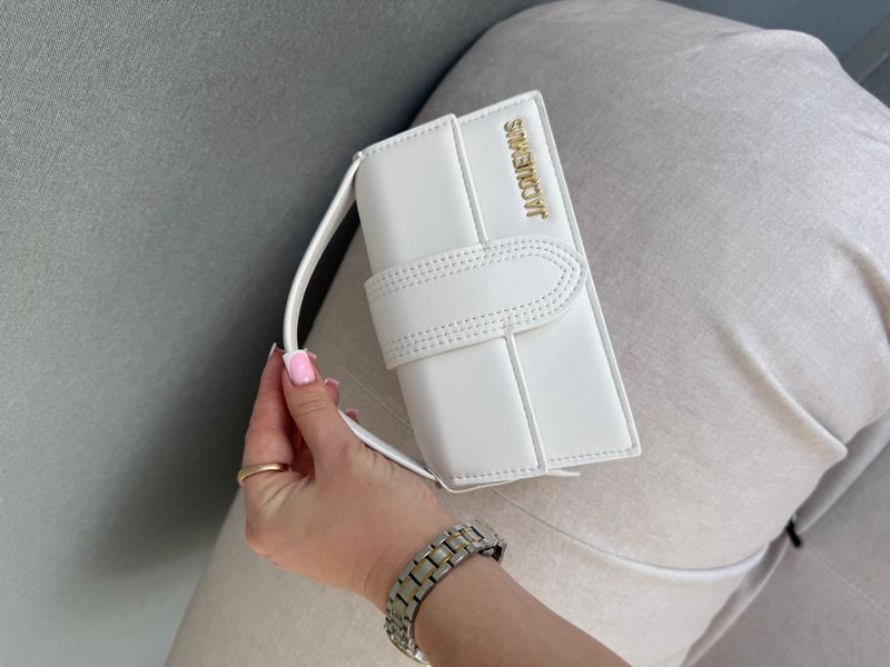 Сумка Jacquemus Le Bambino Small Handbag With Adjustable Crossbody in White Leather 499 фото