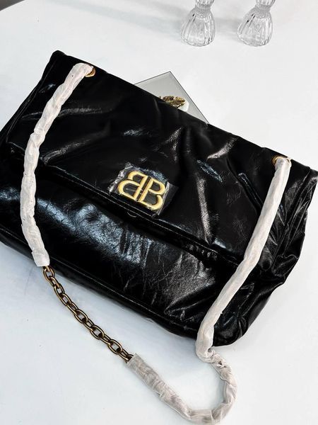 Сумка Balenciaga Monaco Medium Chain Shoulder Bag in Black Leather/Aged-Gold Hardware 169 фото