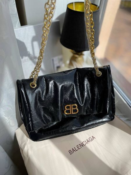 Сумка Balenciaga Monaco Medium Chain Shoulder Bag in Black Leather/Aged-Gold Hardware 169 фото
