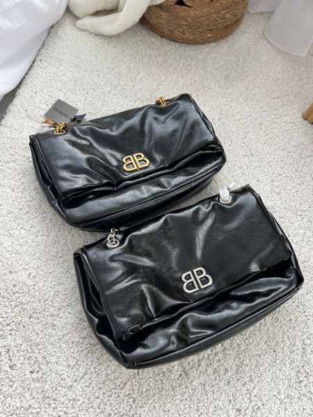 Сумка Balenciaga Monaco Medium Chain Shoulder Bag in Black Leather/Aged-Gold Hardware 169 фото