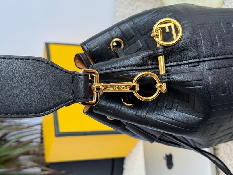Сумка Fendi Mon Tresor Bucket Bag Leather Black 0243 фото