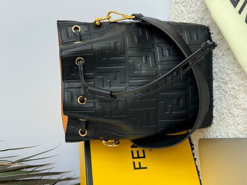 Сумка Fendi Mon Tresor Bucket Bag Leather Black 0243 фото