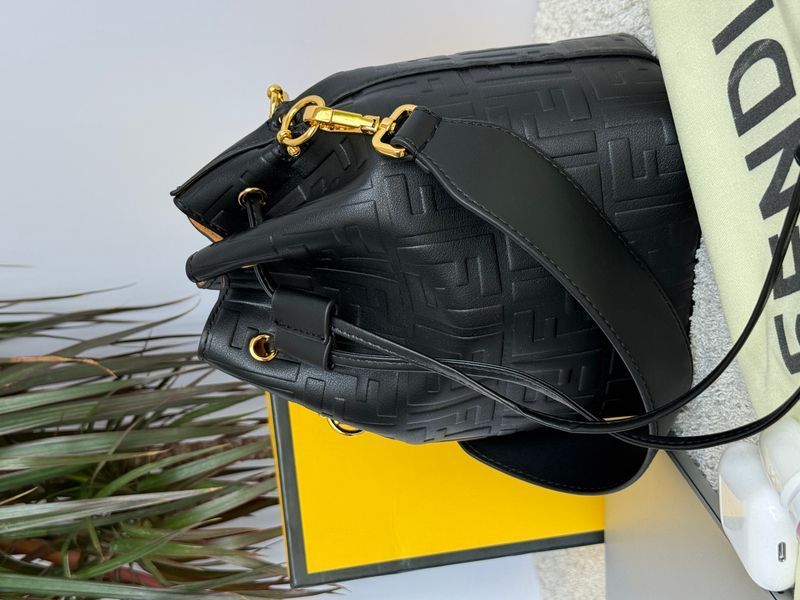 Сумка Fendi Mon Tresor Bucket Bag Leather Black 0243 фото