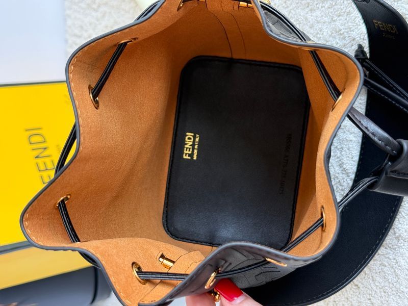 Сумка Fendi Mon Tresor Bucket Bag Leather Black 0243 фото