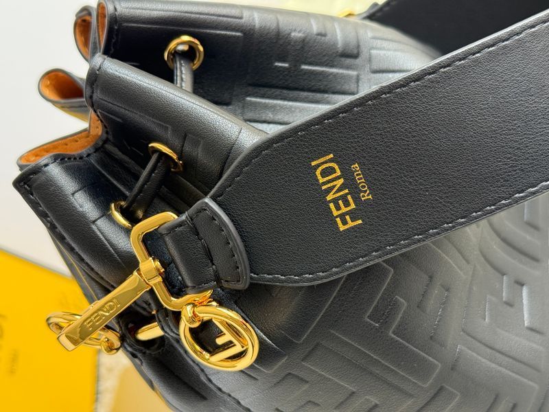 Сумка Fendi Mon Tresor Bucket Bag Leather Black 0243 фото