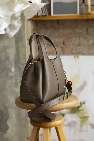 Сумка Coach Lana Shoulder Bag in Polished Pebble Leather Dark Stone 0511 фото