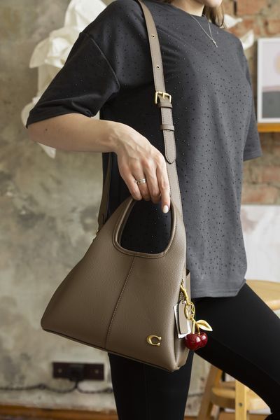Сумка Coach Lana Shoulder Bag in Polished Pebble Leather Dark Stone 0511 фото